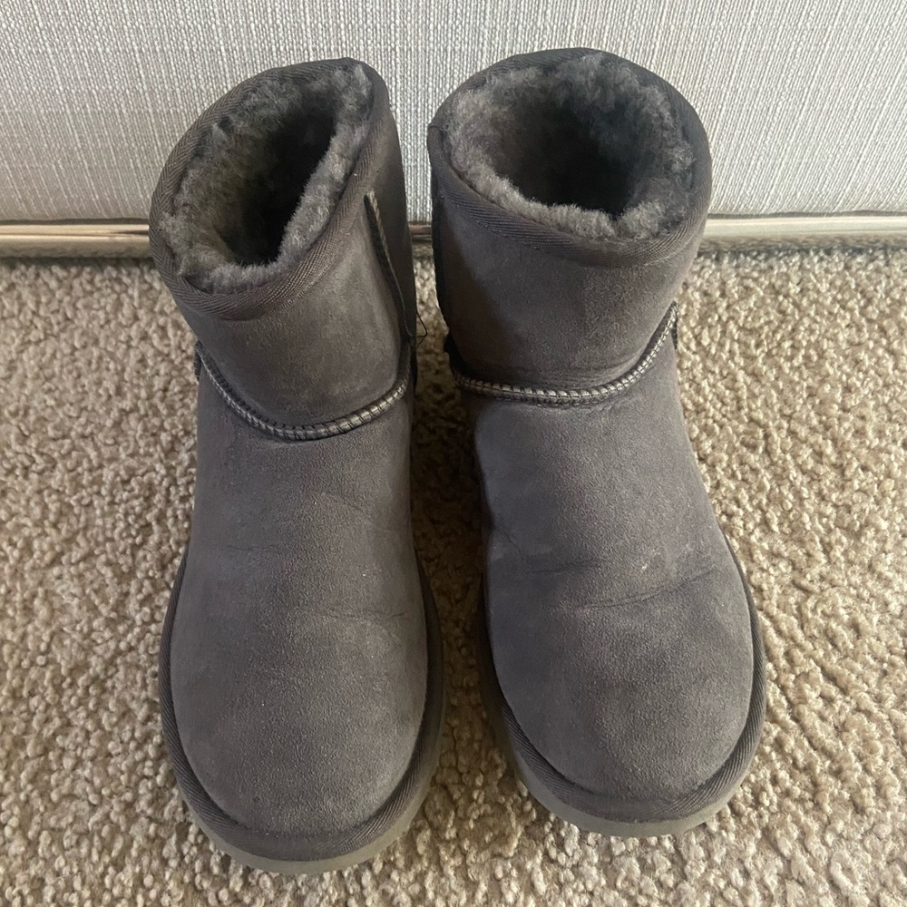 Ugg Gray Classic Mini II Boot Women’s size 9